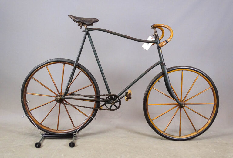 Hickory Pneumatic Safety Bicycle